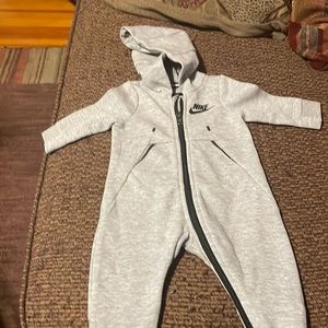 3M GREY NIKE TECH